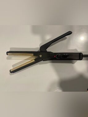 Wigo Europe Black Hair Straightener with Gold Plates